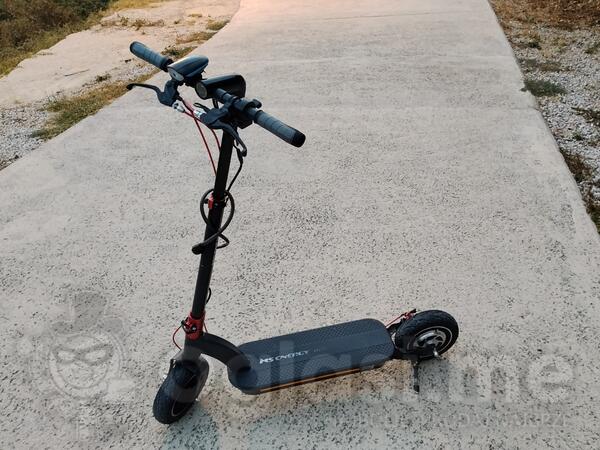Elektricni trotinet