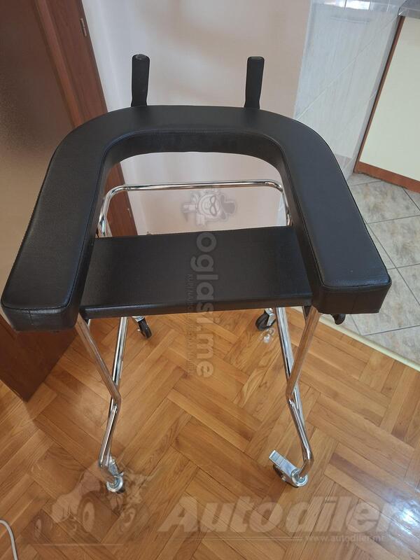 Prodajem novu hodalicu nekoriscenu. U prodaji su 220e da se kupi. Ja je prodajem 100€.