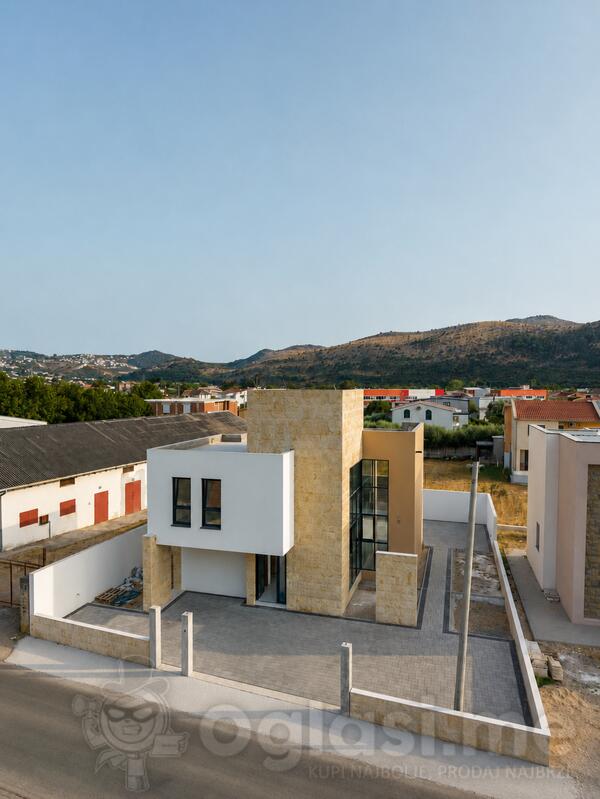 Vila 280m2 - Bar - Polje