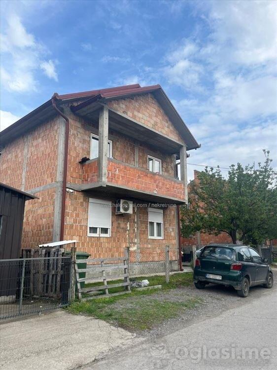 Porodična kuća 142m2 - Zemun - > Okolina