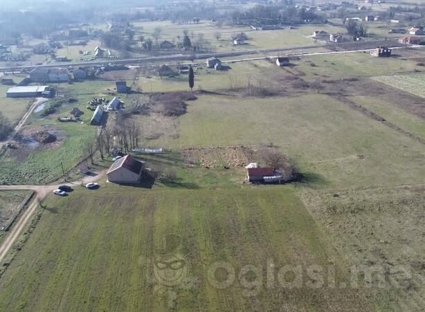 Poljoprivredno zemljište 17000m2 - Danilovgrad - > Okolina grada