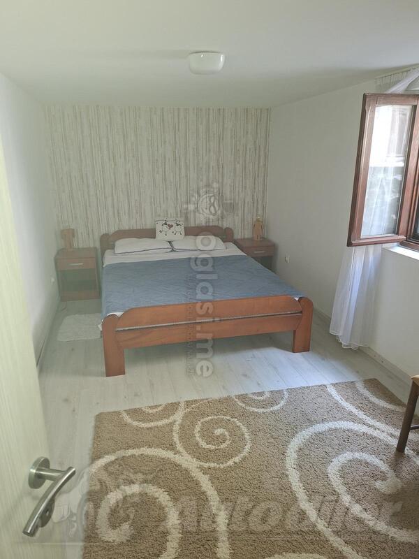 Dvosoban stan 60m2 - Cetinje - Centar grada