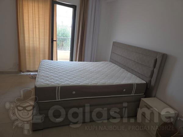 Bračni krevet + dušek 160x200