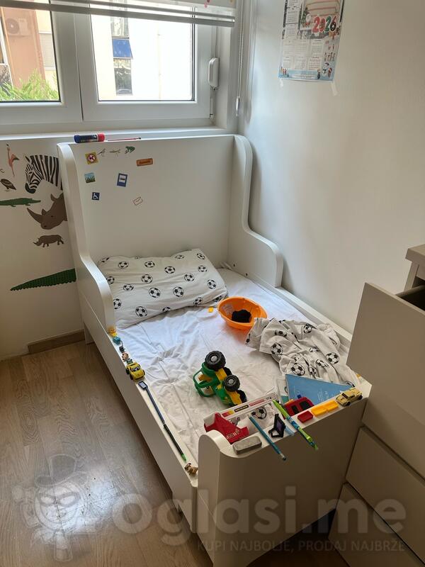 Ima dva IKEA proizvoda.