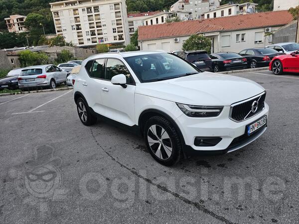 Volvo - XC 40 -  T3 Momentum