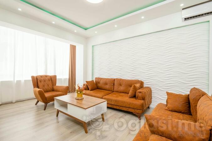 Jednosoban stan 60m2 - Bar - Centar grada