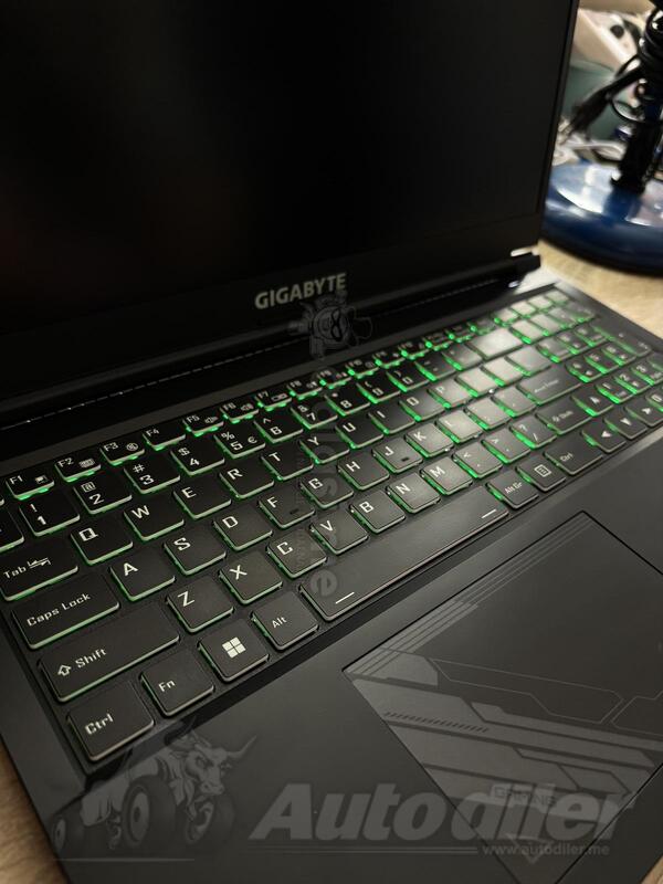 Gigabyte G5 GE - 15.6" Intel i5 16GB GB