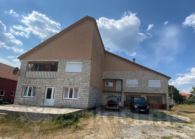 Kuća sa više stanova 220m2 - Nikšić - Vir