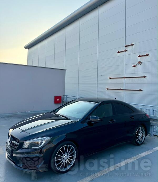 Mercedes Benz - CLA 220 - 200 AMG