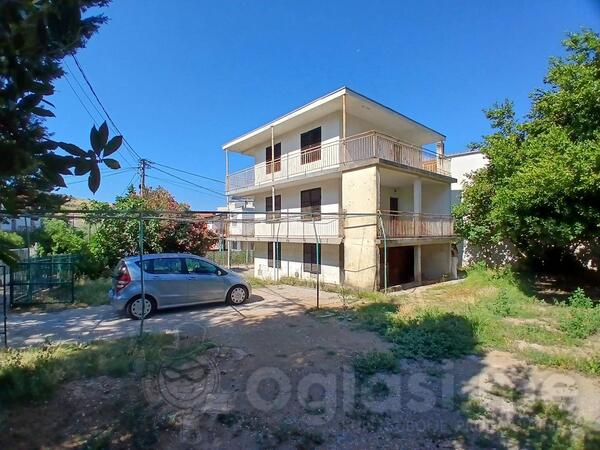 Kuća sa više stanova 155m2 - Bar - Bar (uži dio)