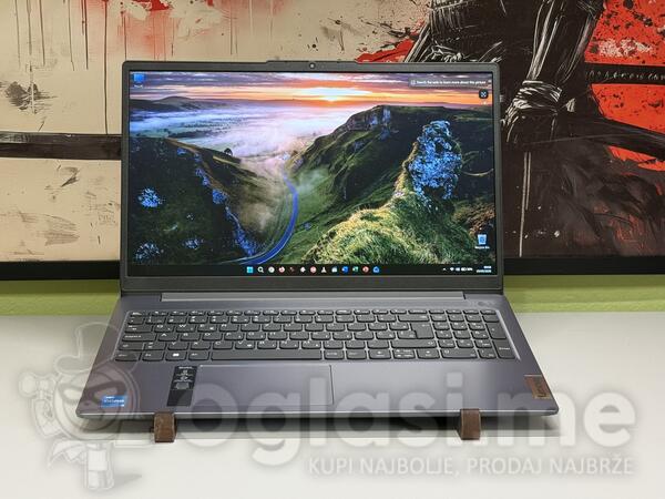 Lenovo Lenovo IdeaPad Slim 3i - 15.6" Intel i3 8GB GB
