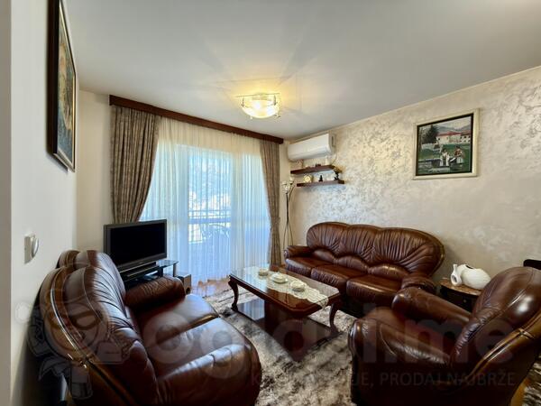 Dvosoban stan 70m2 - Bar - Centar grada