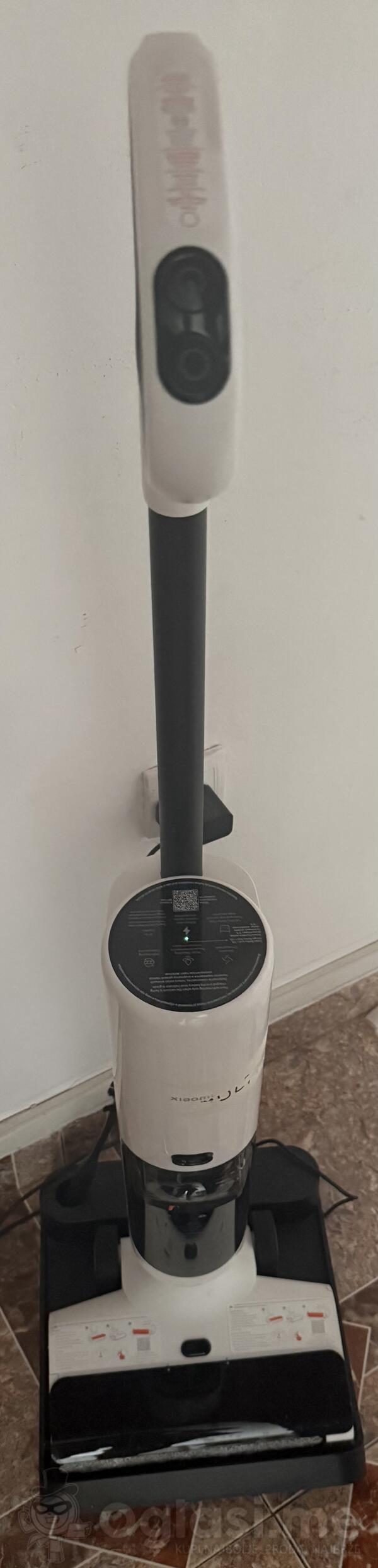 prodajem usisivac xiaomi w20,usisava i mopira,u garanciji,par puta koriscen