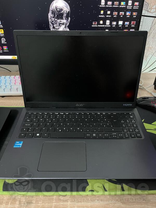 Acer  - 15.6" Intel i3 8GB GB