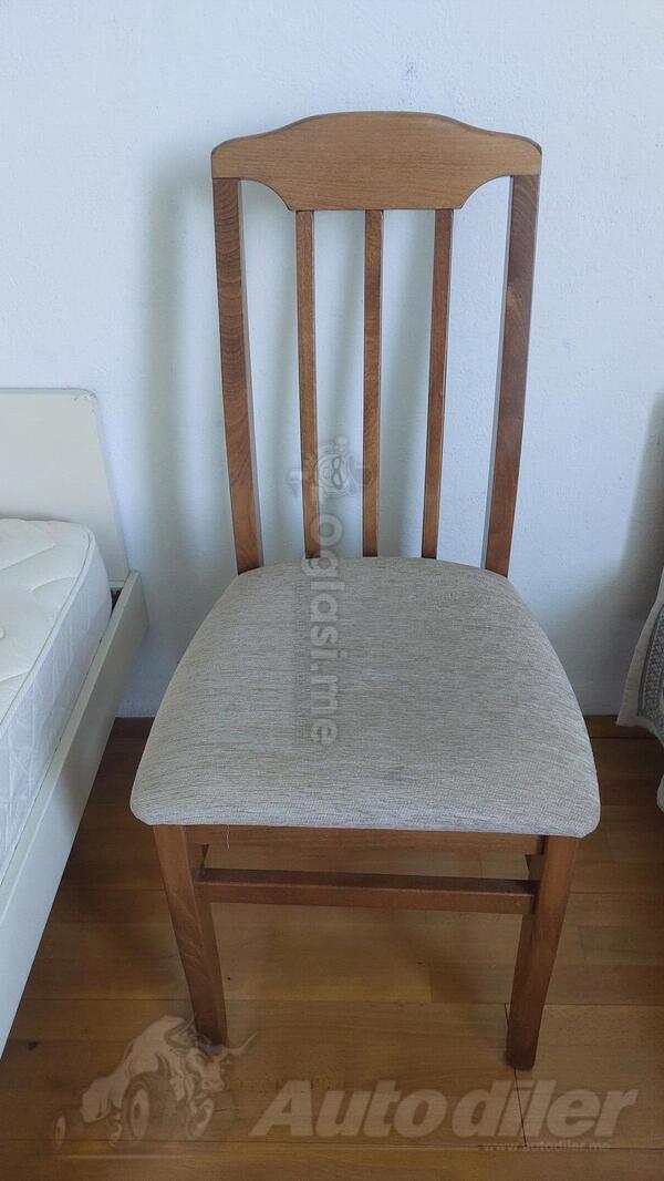 4 stolice, puno drvo, kao nove, sve cetiri za 50 eur!