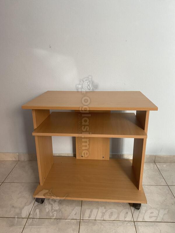 Prodajem sto za kompjuter u vrlo dobrom stanju
