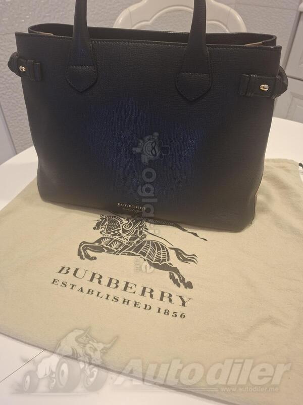 Prodajem original torbu