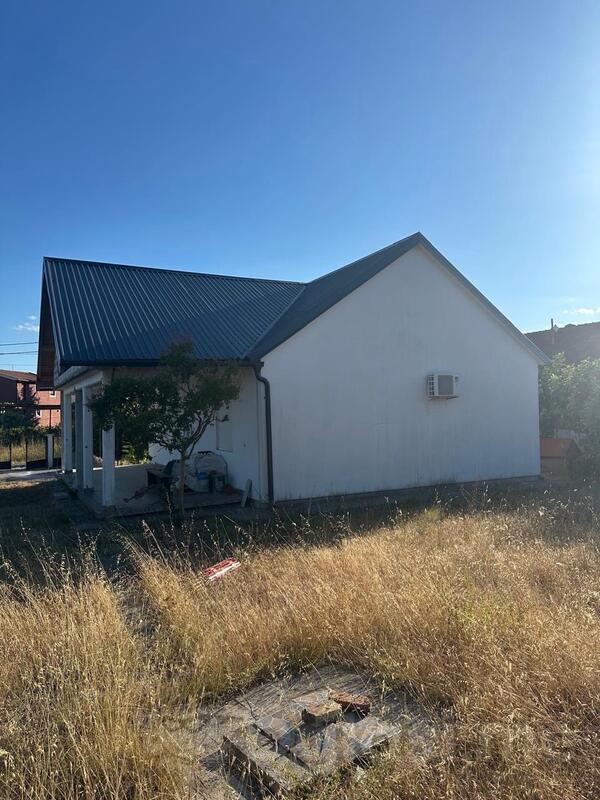 Porodična kuća 100m2 - Podgorica - > Okolina grada