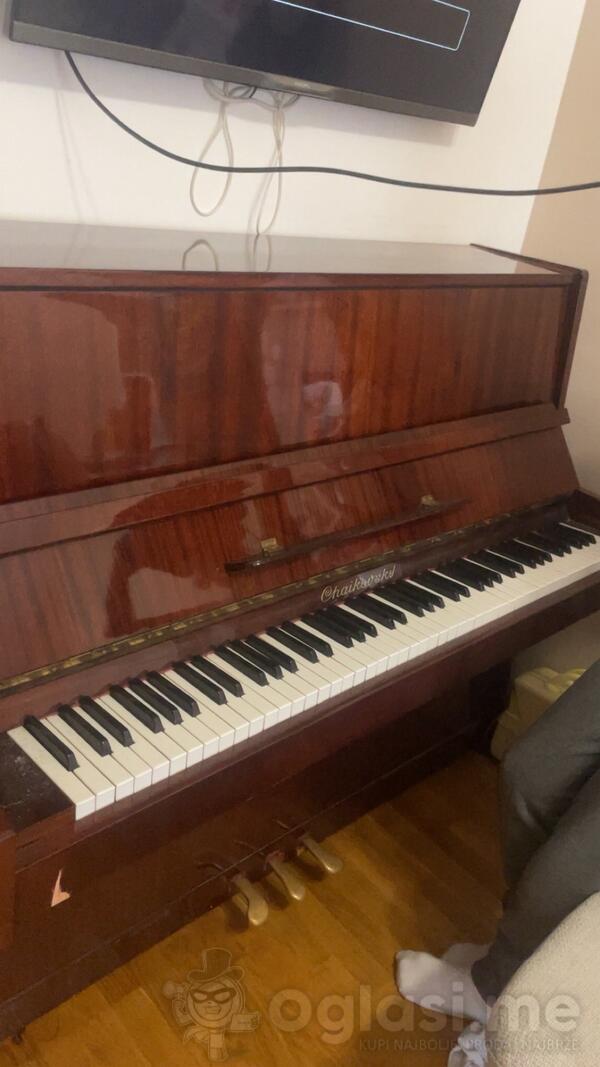 PRODAJEM CHAIKOVSKI PIANINO