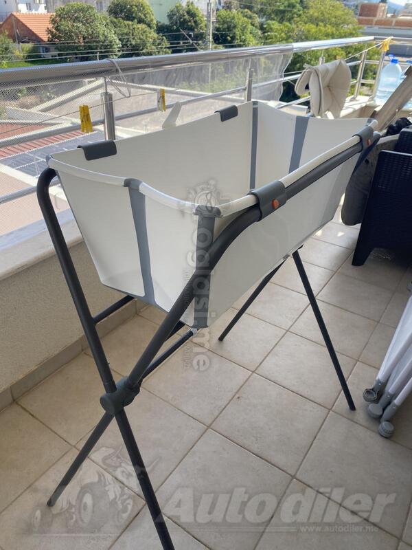 Norveška sklopiva kadica Stokke Flexi Bath sa stalkom