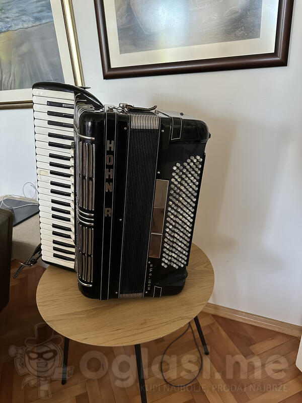 Profesionalna Koncertna Harmonika Hohner Morino VI N